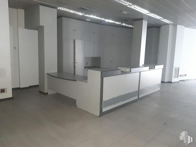 Local en venta en Calle Santa Teresa, Arganda del Rey, Madrid, 28500 con edificio, accesorio, hall, suelos, interiorismo, suelo, madera, diseño automovilístico, vidrio y techo alrededor