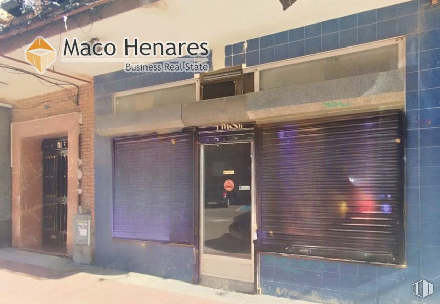 Retail for rent at Calle Chile, 7, Torrejón de Ardoz, Madrid, 28850 with door, architecture, facade, real estate, gas, commercial building, city, space, flooring and glass around