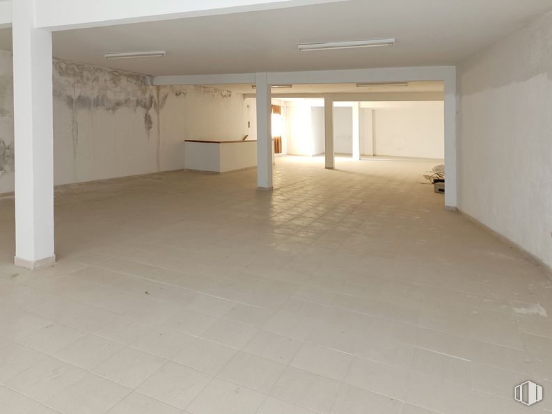 Local en venta en Centro urbano, Alcaudete de la Jara, Toledo, 45662 con accesorio, pasillo, pavimentos, piso, material compuesto, suelos de baldosas, material de construcción, madera, techo y escayola alrededor