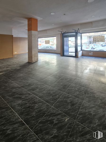 Local en venta en Calle Jabonería, 57, Alcorcón, Madrid, 28921 con accesorio, pasillo, suelo de baldosas, suelo, piso, pared, material compuesto, material de construcción, ciudad y madera alrededor