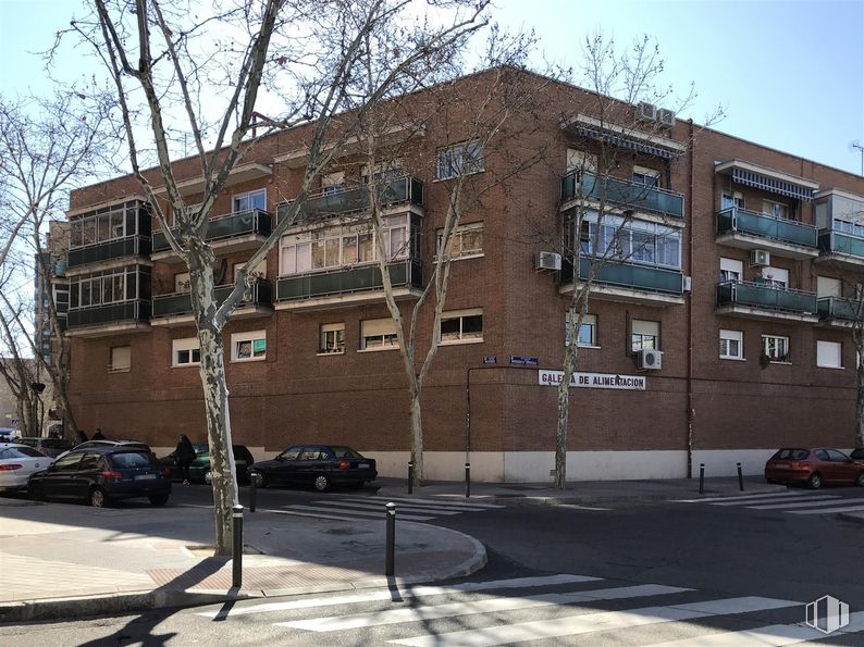 Local en venta en Calle MIsterios, Ciudad Lineal, Madrid, 28027 con coche, edificio, ventana, cielo, propiedad, neumático, rueda, vehículo, árbol y diseño urbano alrededor