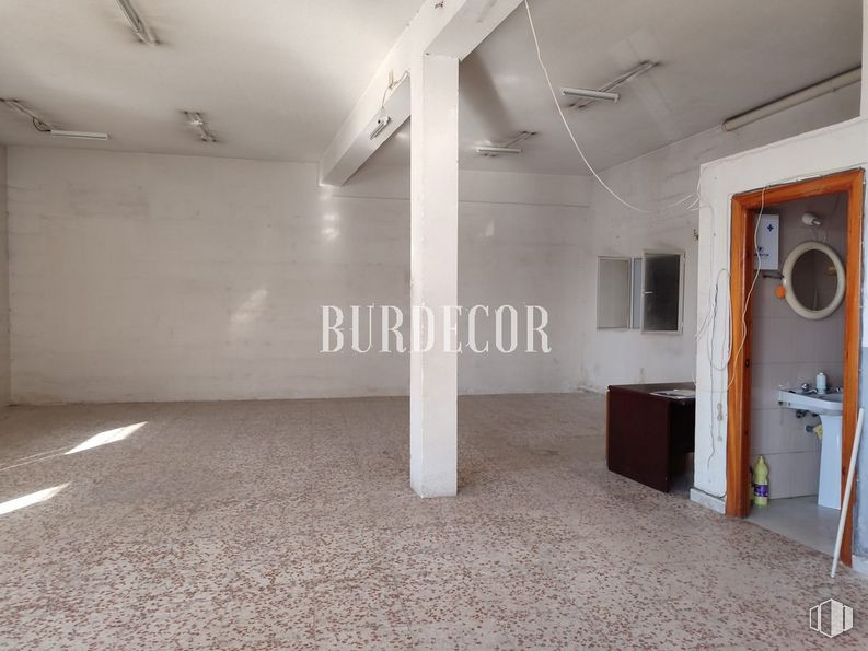 Local en alquiler en Zona centro, Moraleja de Enmedio, Madrid, 28950 con ebanistería, propiedad, edificio, alumbrado, interiorismo, hall, gris, suelos, suelo y pared alrededor