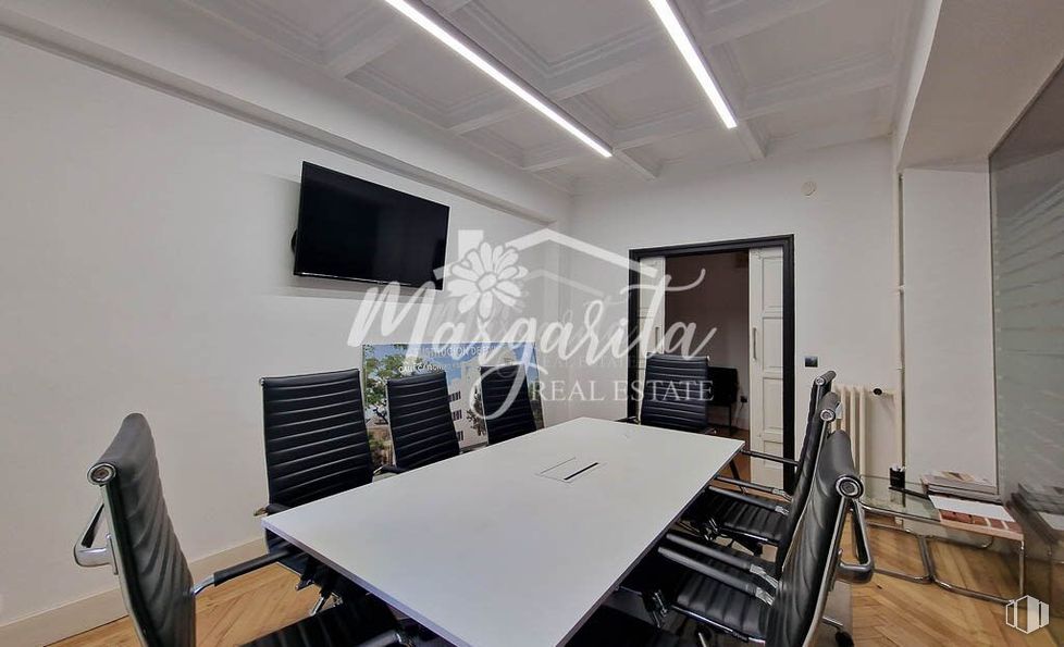 Oficina en venta en Calle Quintana, Moncloa - Aravaca, Madrid, 28008 con televisión, silla, electrodoméstico, mesa, mueble, propiedad, edificio, mesa, interiorismo y alumbrado alrededor