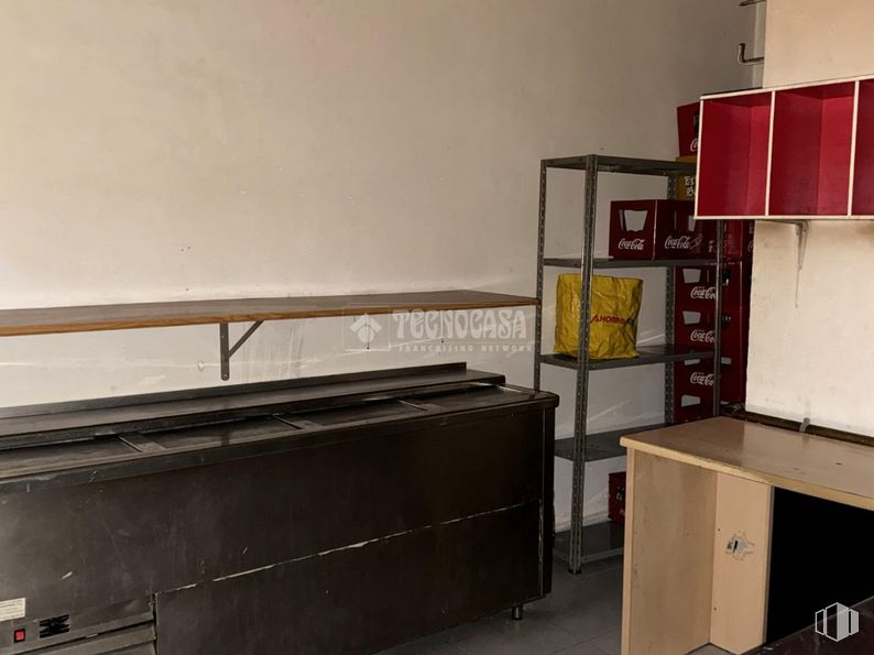 Local en venta en Zona Móstoles - El Soto, Móstoles, Madrid, 28935 con ebanistería, escritorio, madera, edificio, suelo, suelos, madera dura, máquina, material de oficina y cocina alrededor