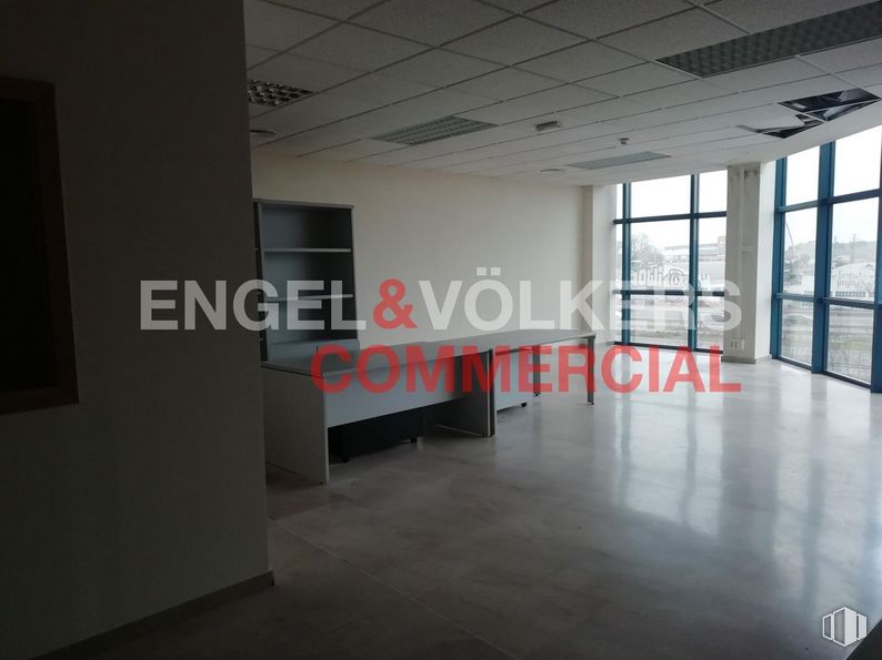 Office for rent at Avenida Castilla, San Fernando de Henares, Madrid, 28830 with furniture, fixture, hall, interior design, flooring, floor, glass, ceiling, space and commercial building around