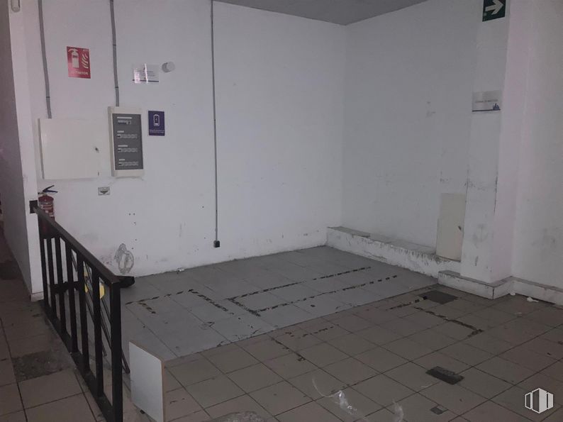 Retail for sale & for rent at Plaza del Salvador, Leganés, Madrid, 28912 with fixture, building, floor, flooring, house, wood, composite material, tile flooring, hardwood and gas around