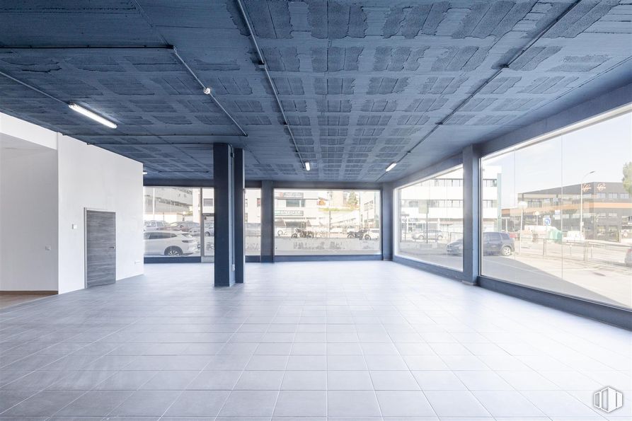 Retail for rent at Avenida Industria, 37, Alcobendas, Madrid, 28108 with door, building, shade, floor, flooring, hall, fixture, commercial building, glass and facade around