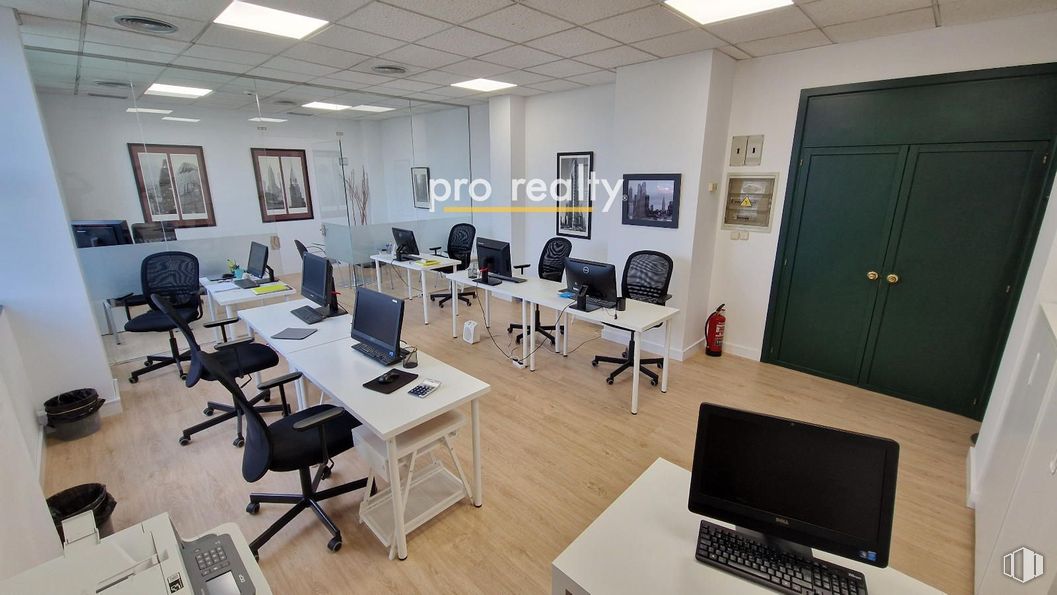 Office for sale at Calle Chile, Las Rozas de Madrid, Madrid, 28290 with chair, computer monitor, computer keyboard, desk, furniture, interior design, flooring, table, office chair and electronic device around