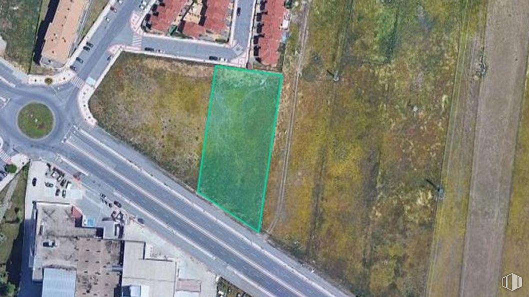 Land for sale at Calle Cronista Luis Ariz, s/n, Ávila, 05003 with building, plant, urban design, land lot, transport hub, residential area, landscape, slope, thoroughfare and city around