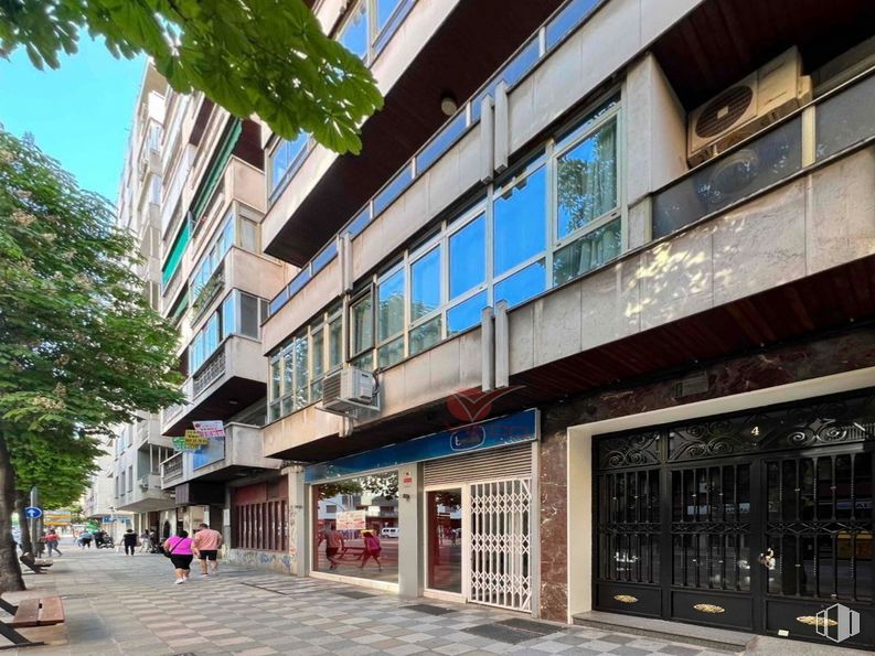 Retail for sale at Centro, Cuenca, 16004 with building, property, window, tree, urban design, neighbourhood, facade, real estate, sidewalk and city around