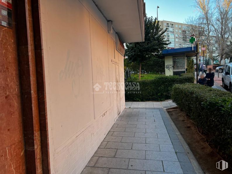 Local en venta en Calle Sierra de Alcubierre, 2, Alcorcón, Madrid, 28923 con coche, planta, propiedad, edificio, superficie de la carretera, arquitectura, árbol, madera, pared y sombra alrededor