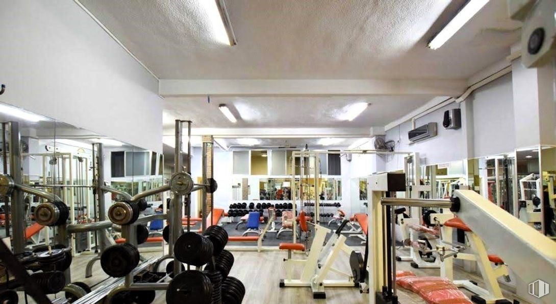 Local en venta en Calle San Joaquín, Fuenlabrada, Madrid, 28943 con máquina de ejercicios, crossfit, edificio, gimnasio, aparatos de ejercicio, ejercicio, suelos, entrenamiento con pesas, forma física y ocio alrededor