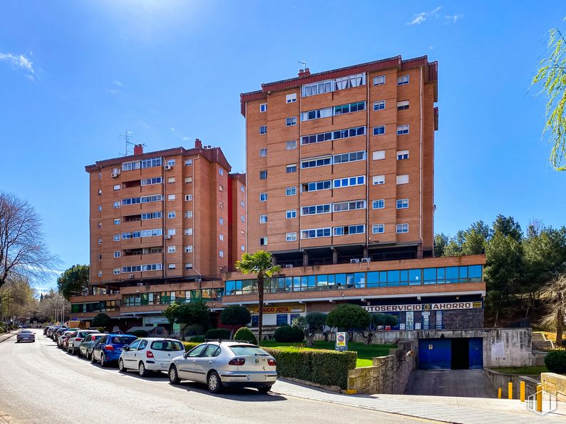 Office for sale at Calle Cardenal González Mendoza, 3, Guadalajara, 19001 with building, sky, plant, daytime, window, car, tower block, vehicle, tree and urban design around