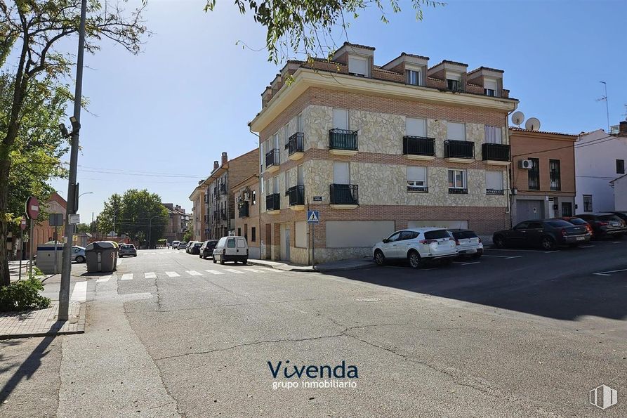 Local en venta en Centro, Humanes de Madrid, Madrid, 28970 con coche, edificio, cielo, rueda, vehículo, ventana, neumático, superficie de la carretera, planta y árbol alrededor