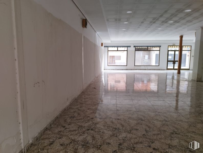 Retail for sale at Zona centro, Villacañas, Toledo, 45860 with window, flooring, floor, ceiling, tile flooring, composite material, hall, tile, concrete and building material around