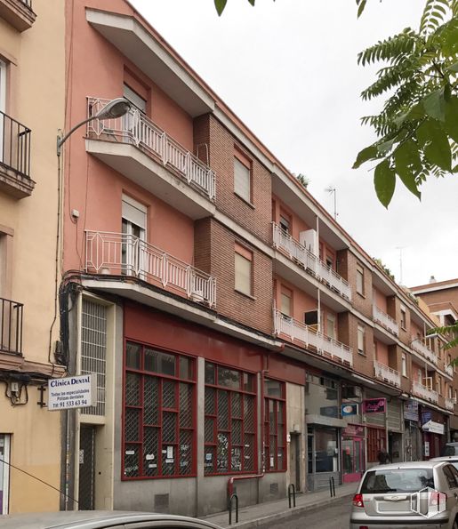 Local en alquiler y venta en Calle Jaén, 8, Tetuán, Madrid, 28020 con coche, edificio, vehículo terrestre, propiedad, ventana, cielo, vehículo, matrícula del vehículo, casa y diseño urbano alrededor