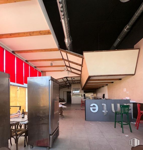 Retail for rent at Avenida Madrid, Arganda del Rey, Madrid, 28500 with refrigerator, chair, table, wood, flooring, gas, automotive design, space, event and ceiling around