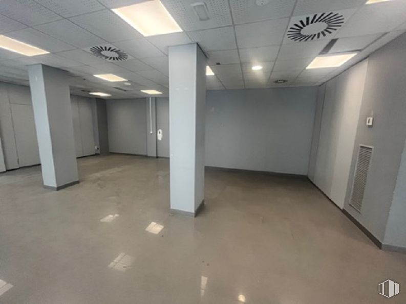 Retail for sale & for rent at Avenida Nuestra Señora de la Vega, San Martín de la Vega, Madrid, 28330 with light fixture, lighting, flooring, floor, ceiling, interior design, composite material, tile flooring, glass and hall around