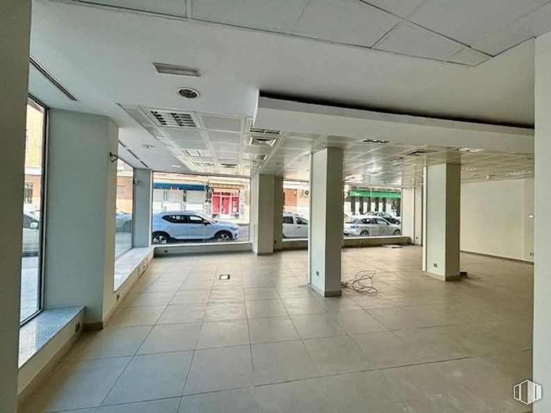 Retail for rent at Palomarejos, Toledo, 45005 with car, flooring, floor, ceiling, composite material, tile flooring, commercial building, concrete, glass and transparency around