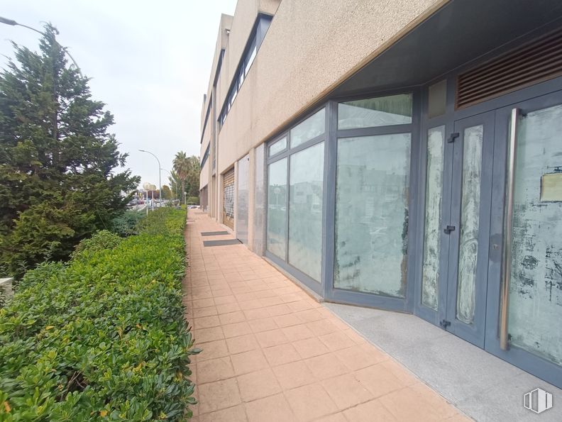 Retail for rent at Zona Rivas Futura, Rivas-Vaciamadrid, Madrid, 28529 with concrete, shade, daylighting, building material, headquarters and corporate headquarters around