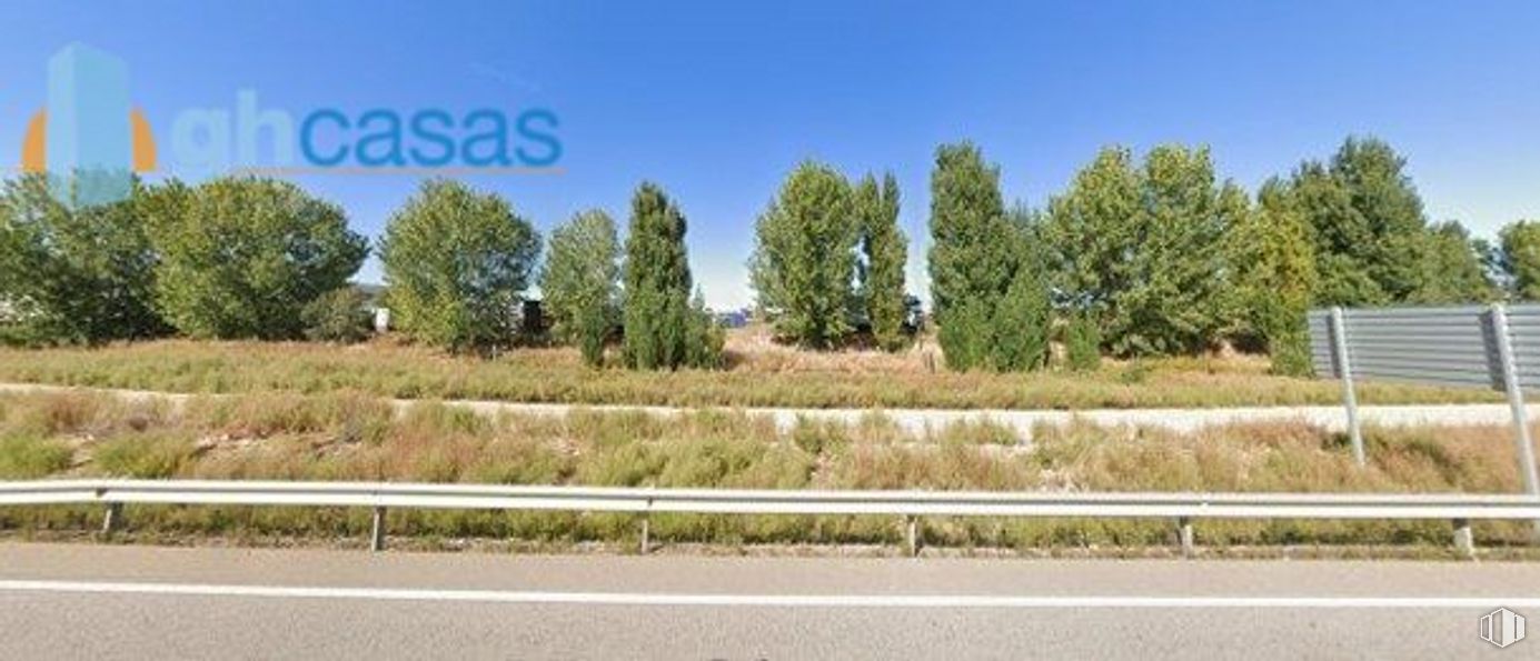 Suelo en venta en Avenida Larona, Cabanillas del Campo, Guadalajara, 19171 con mesa de trabajo, planta, cielo, árbol, paisaje natural, lote de terreno, asfalto, superficie de la carretera, hierba y pradera alrededor