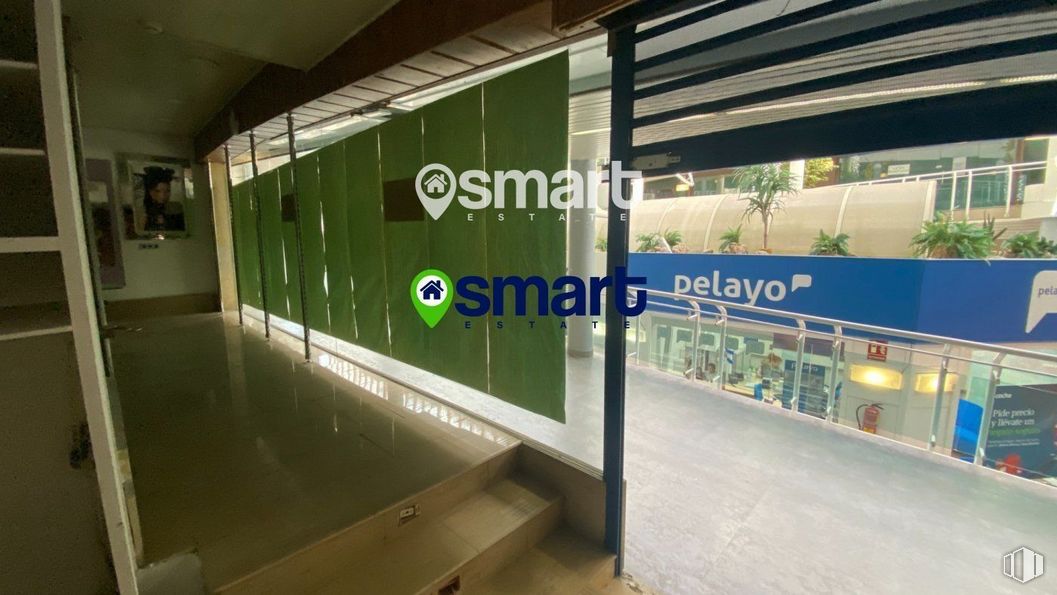 Retail for sale at C.C. BurgoCentro II, Calle Comunidad de Madrid, 37, Las Rozas de Madrid, Madrid, 28230 with fixture, interior design, window, shade, glass, flooring, facade, composite material, building and ceiling around