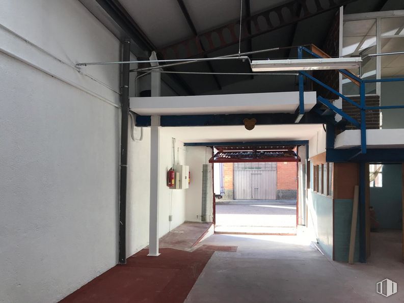 Industrial for sale at Zona Barrio Estación - Cruz Roja, Illescas, Toledo, 45200 with building, fixture, interior design, hall, flooring, wood, floor, facade, ceiling and symmetry around