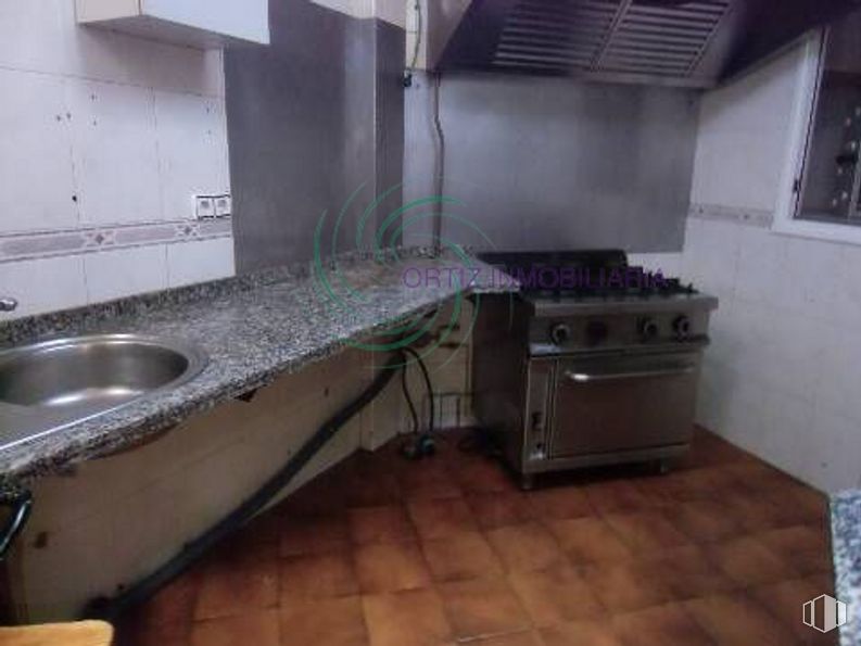 Retail for sale at Zona Puerta de Valencia, Cuenca, 16001 with kitchen appliance, sink, window, building, kitchen sink, cabinetry, countertop, tap, plumbing fixture and kitchen around