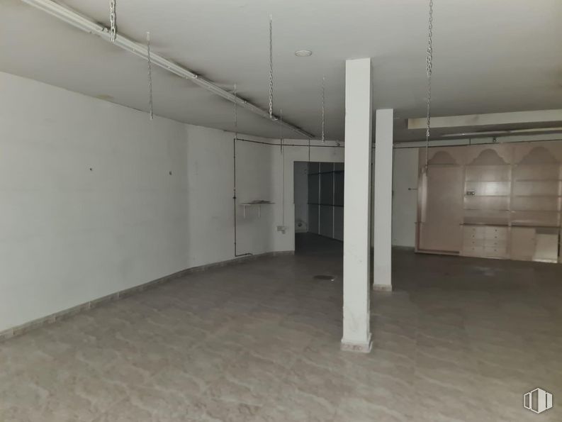 Local en venta en Calle San Antón, Parla, Madrid, 28980 con suelo, suelos, hall, accesorio, material compuesto, techo, hormigón, evento, vidrio y escayola alrededor