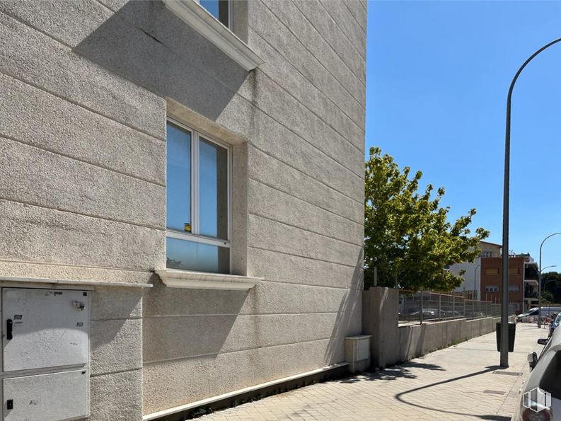 Suelo en venta en Calle Puerto de Pozazal, 16, Villa de Vallecas, Madrid, 28031 con ventana, edificio, cielo, luz de la calle, sombra, diseño urbano, madera, superficie de la carretera, edificio comercial y fachada alrededor