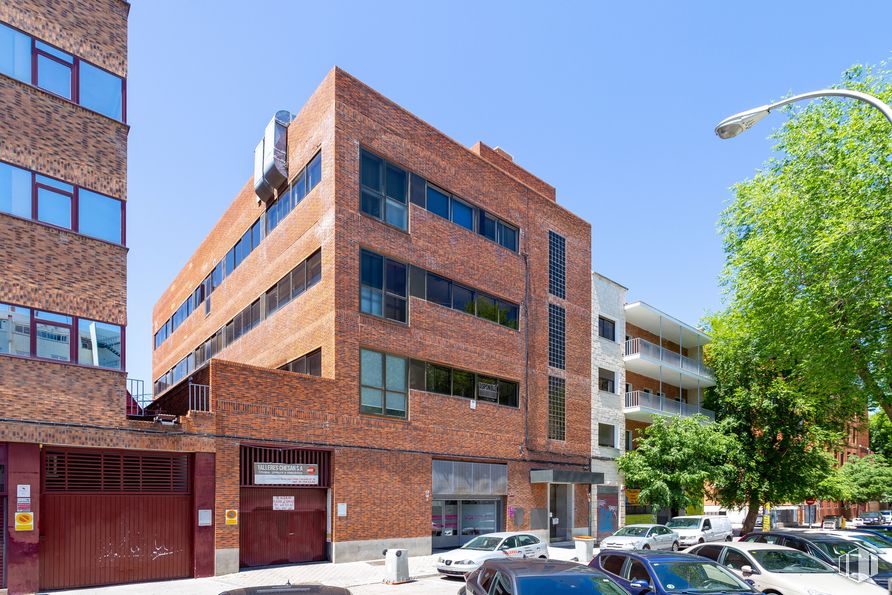 Oficina en alquiler y venta en Calle San Sotero, 5, San Blas - Canillejas, Madrid, 28037 con edificio, ventana, cielo, tiempo de día, propiedad, árbol, bloque de pisos, diseño urbano, condominio y vecindario alrededor