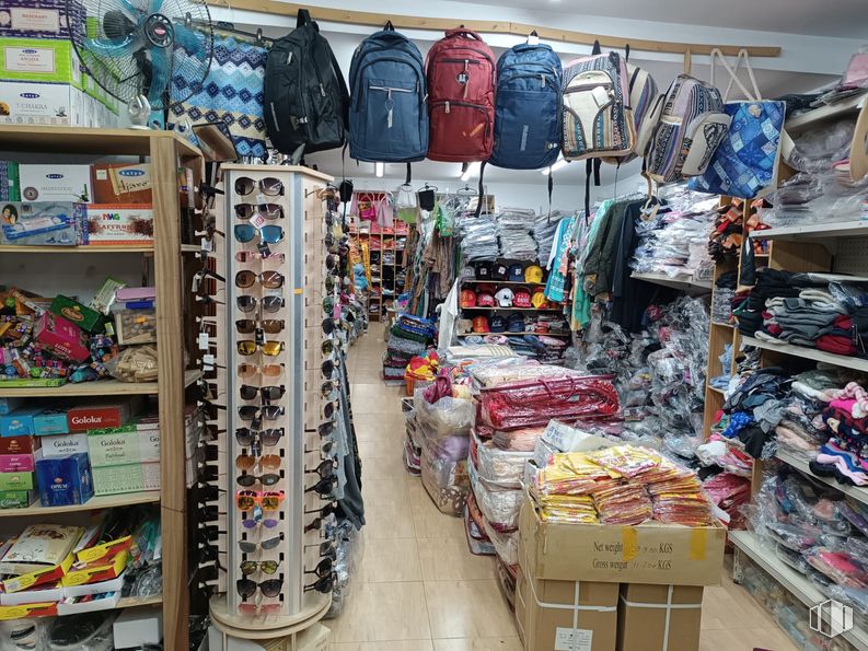 Retail for rent at Calle Mesón de Paredes, 35, Centro, Madrid, 28012 with bag, packaged goods, product, selling, retail, building, market, customer, shelf and trade around