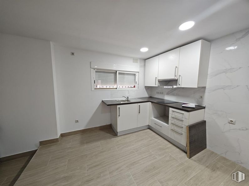 Local en venta en La Fortuna, Leganés, Madrid, 28917 con ebanistería, alacena, ventana, encimera, fregadero, edificio, grifo, cocina, madera y interiorismo alrededor