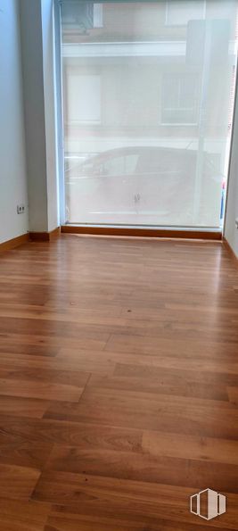 Retail for rent at Calle José del Hierro, 54, Ciudad Lineal, Madrid, 28027 with wood flooring, floor, flooring, laminate flooring, wood, interior design, hardwood, brown, wood stain and plank around