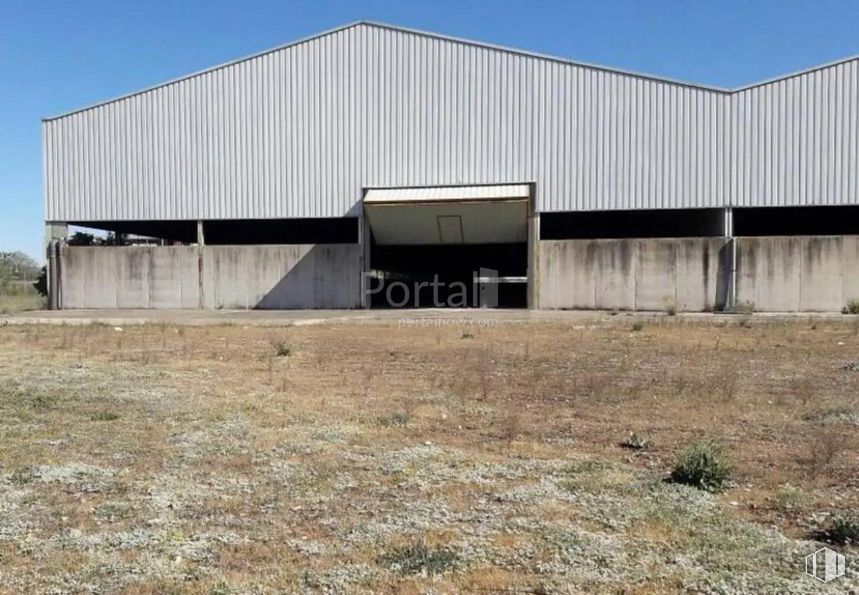 Industrial for sale at Zona Industrial, Torrejón del Rey, Guadalajara, 19174 with building, sky, land lot, fixture, composite material, facade, grass, roof, landscape and engineering around