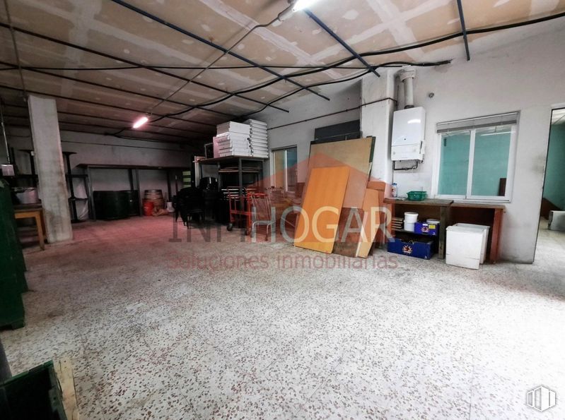 Retail for sale & for rent at Zona Sur, Ávila, 05002 with window, flooring, floor, wood, hall, ceiling, living room, hardwood, leisure and carpet around