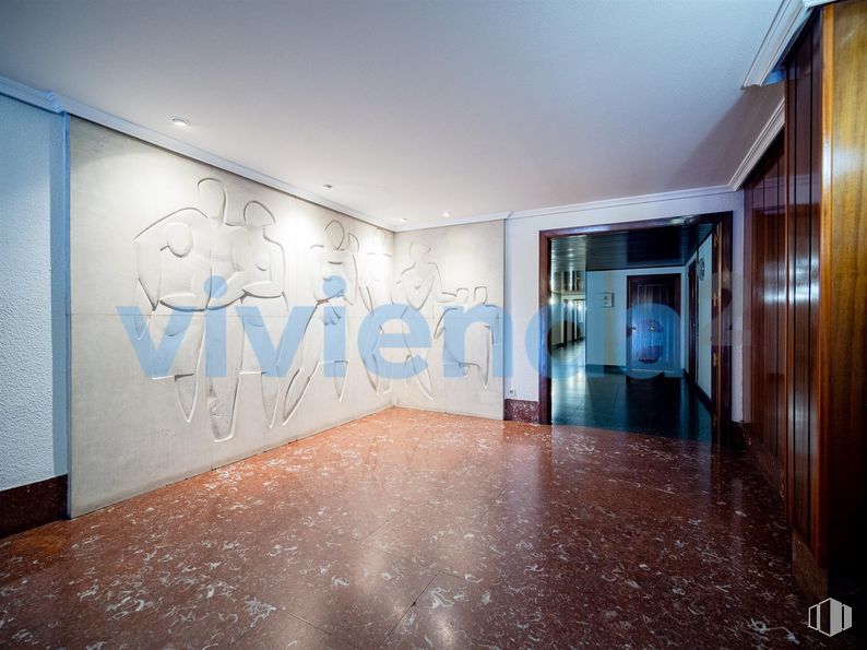 Office for sale at Calle Doctor Esquerdo, Retiro, Madrid, 28007 with property, building, azure, fixture, interior design, hall, flooring, floor, door and wood around