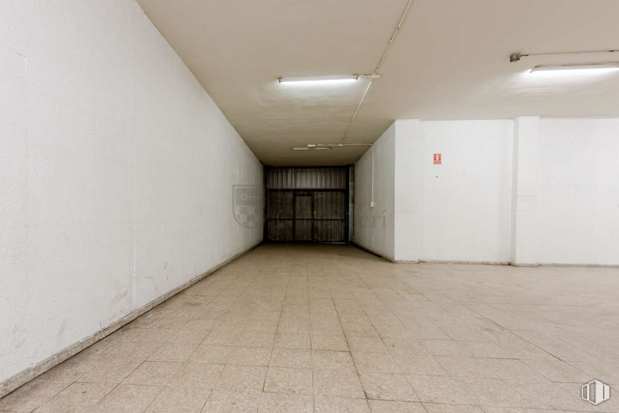 Oficina en venta en Avenida San Pablo, Coslada, Madrid, 28820 con edificio, accesorio, suelo, suelos, hall, hormigón, material compuesto, techo, simetría y ciudad alrededor