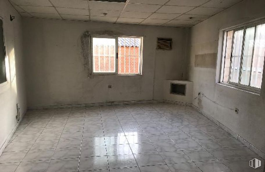 Nave en venta en Avenida Industria, 43, Humanes de Madrid, Madrid, 28970 con ventana, accesorio, pasillo, edificio, diseño de interiores, madera, suelo, piso, suelo de baldosas y material compuesto alrededor