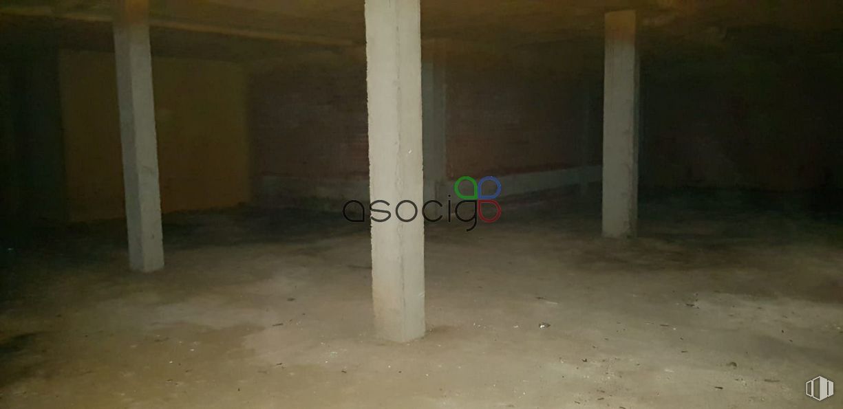 Retail for sale at Plaza Mártires Carmelitas, Guadalajara, 19001 with property, flooring, floor, wood, gas, concrete, composite material, column, ceiling and building material around