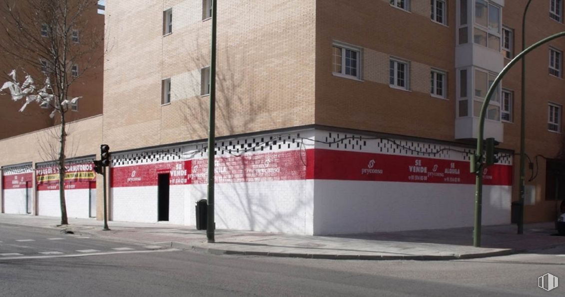 Retail for sale at Carretera Barrio de la Fortuna, 8, La Latina, Madrid, 28044 with building, window, real estate, font, facade, road surface, asphalt, urban design, city and sidewalk around