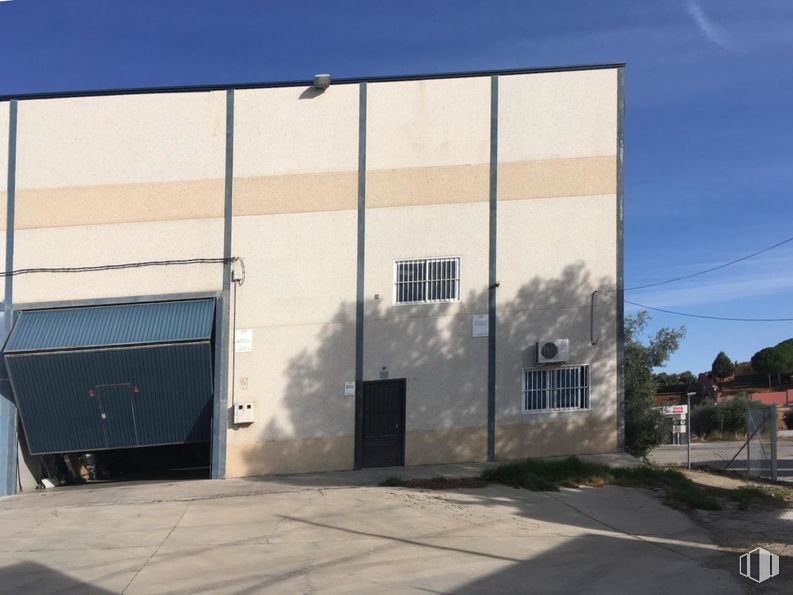 Industrial for sale at Carretera Navalpino, Polán, Toledo, 45161 with building, plant, asphalt, shade, architecture, road surface, sky, residential area, composite material and cloud around