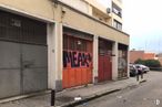 Retail for rent at Calle Aguilafuente, 29, Moncloa - Aravaca, Madrid, 28039 with building, window, asphalt, house, plant, neighbourhood, residential area, road surface, art and sky around