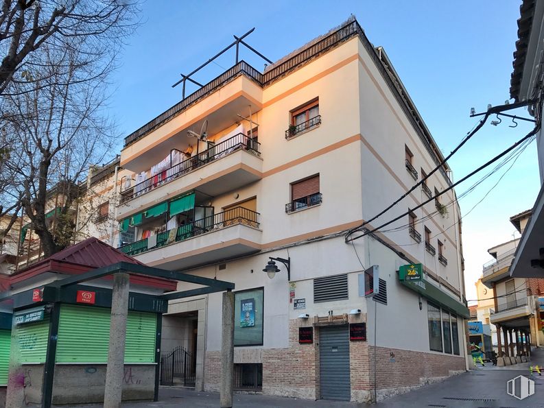 Local en venta en Plaza Ventura Rodríguez, 17, Ciempozuelos, Madrid, 28350 con edificio, cielo, propiedad, ventana, diseño urbano, barrio, árbol, área residencial, fachada y ciudad alrededor