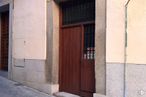 Retail for rent at Calle Tendillas, 17, Toledo, 45002 with door, property, azure, wood, road surface, brickwork, brick, fixture, neighbourhood and material property around