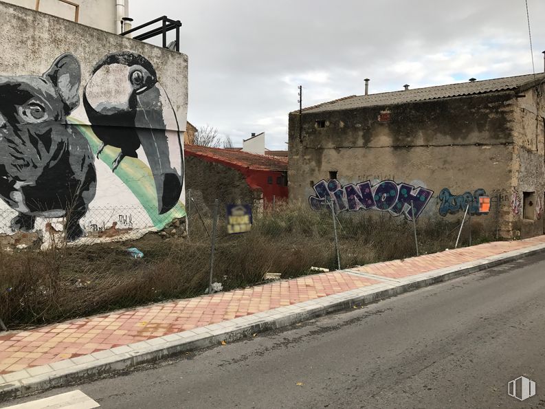 Suelo en venta en Calle Caño, 81, Guadalix de la Sierra, Madrid, 28794 con animal, edificio, cielo, nube, pintura, planta, arte, grafiti, pared y asfalto alrededor