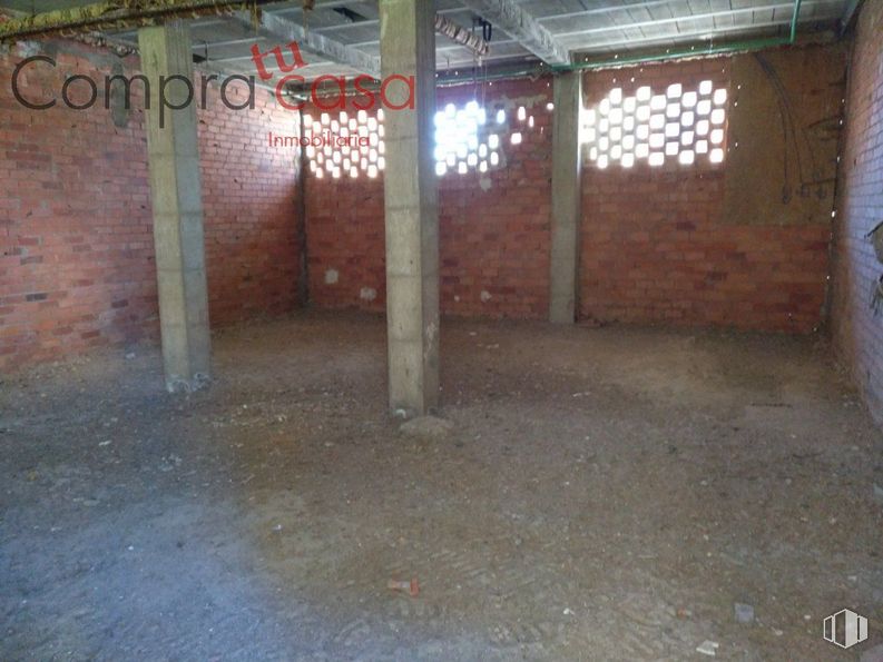 Local en venta en Zona El Carmen, Segovia, 40004 con edificio, piso, espacio público, suelo, madera, gas, hormigón, material de construcción, material compuesto y techo alrededor