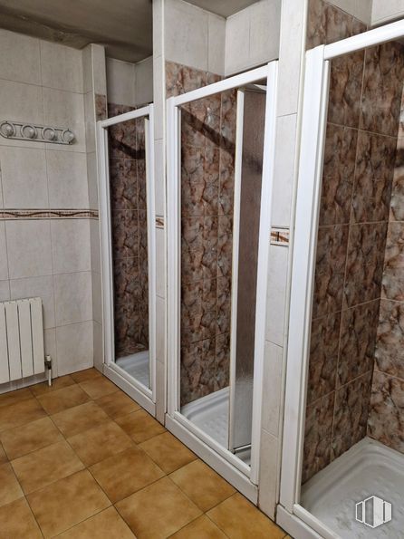 Nave en alquiler en Calle Adaptación, Getafe, Madrid, 28906 con accesorio, puerta, madera, interiorismo, suelos, suelo, puerta de casa, rectángulo, tinte para madera y madera dura alrededor