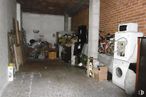 Retail for rent at Centro-Arroyo-La Fuente, Fuenlabrada, Madrid, 28945 with washing machine, box, building, house, wood, clothes dryer, motor vehicle, laundry room, gas and drum around