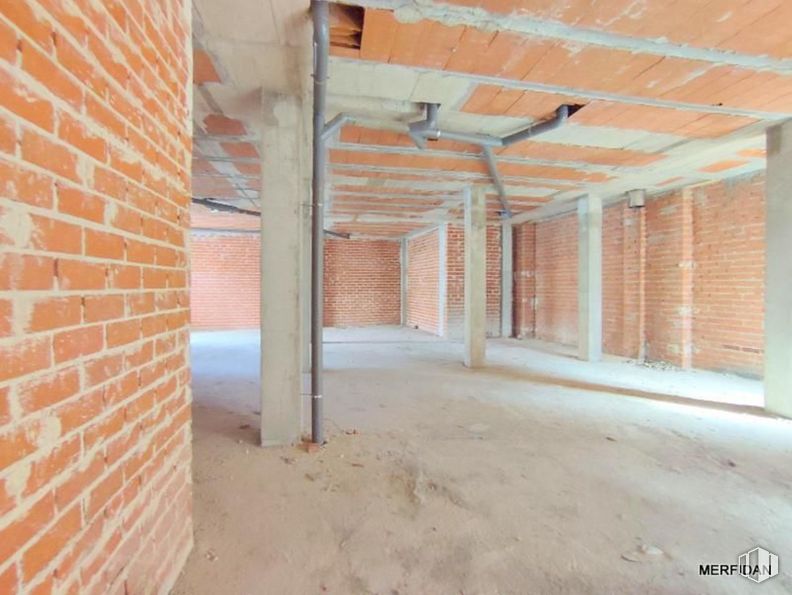 Local en venta en Plaza España, Fuenlabrada, Madrid, 28944 con madera, accesorio, material de construcción, piso, albañilería, ladrillo, pasillo, bienes raíces, pavimento y material compuesto alrededor